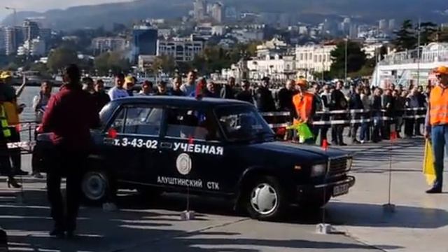 Виртуозы вождения на ялтинской набережной смотреть онлайн