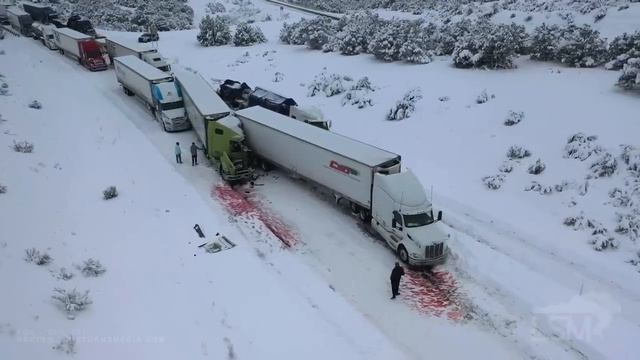 01-26-2021 Kingman, AZ - I40 Westbound Closed Accident Drone смотреть онлайн