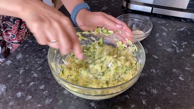 Как вкусно приготовить оладьи из кабачков? Оладьи из кабачков, простой рецепт смотреть онлайн