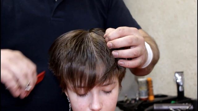 Женская короткая модельная стрижка пошагово смотреть онлайн