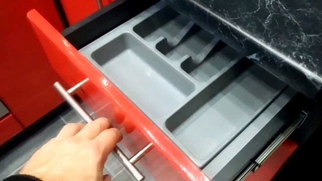Кухня МДФ. Красный глянец. 2,8 х 1,6м. смотреть онлайн