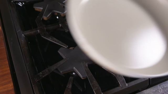 Gordon Ramsay Vs. Jamie Oliver: Whose Scrambled Eggs Are Better?