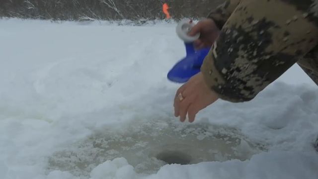 Рыбалка на жерлицы. Огромная щука перекусила леску с поводком. смотреть онлайн