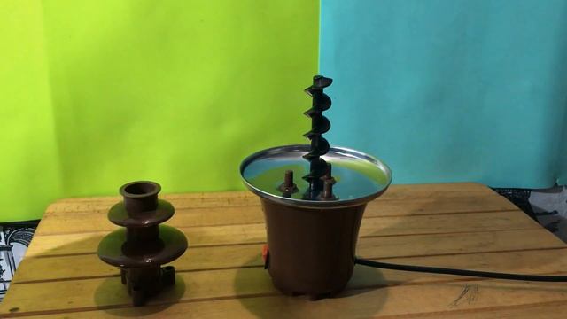 Шоколадный фонтан и куриный яйца.Кто кого)) смотреть онлайн