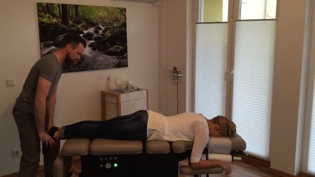 Advanced Chiropractic - Excruciating headache смотреть онлайн