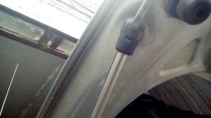 Замена амортизаторов крышки багажника.