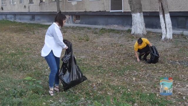 Первый осенний субботник на территории благоустроенного сквера (г.Кизилюрт, 6 сентября 2019 года) смотреть онлайн
