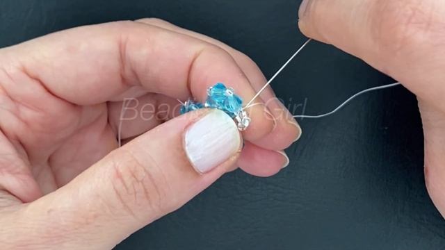 Bicone Beaded Bracelet || Super easy tutorial || Christmas gift ideas смотреть онлайн