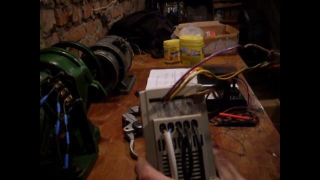 Кнопка реверса и потенциометр для - Подключения частотного преобразователя к мотору. смотреть онлайн