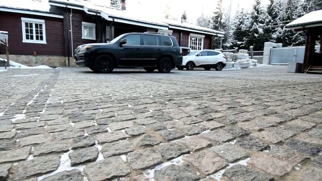 Автостоянка из колотой гранитной брусчатки , исполнительская практика от мостовая ру.