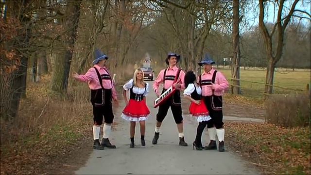 MAXIM TURBULENC - Šly panenky silnicí (ČECHO DECHO) смотреть онлайн