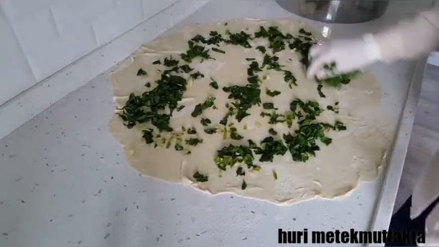 ISPANAKLI BÖREK TARİFİ EL AÇMASI YUMUŞAK BÖREK YAPIMI BÖREK TARİFLERİ MAYALI