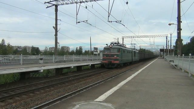 Электровоз ВЛ10-649 с грузовым поездом смотреть онлайн