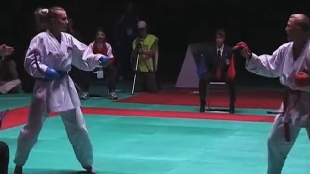 Karate EM Finale Moskau 2004 Kora Knühmann (GER) vs. Elena Ponomareva (RUS) смотреть онлайн