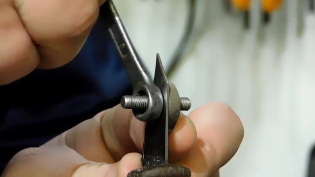 Крутая самоделка/Простейшее приспособление для снятия изоляции с кабелей и проводов! смотреть онлайн