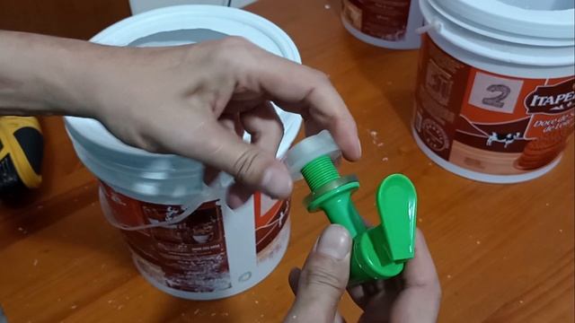 Composteira com Minhocas - como fiz gastando pouco - Composter with Worms смотреть онлайн