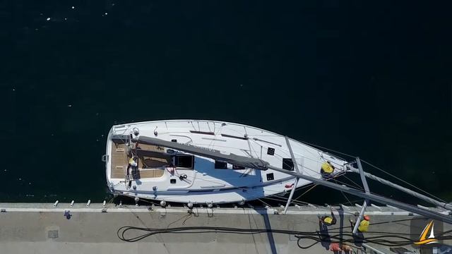 Швартовка яхты лагом — урок 16 | Школа яхтинга Sailing Time смотреть онлайн