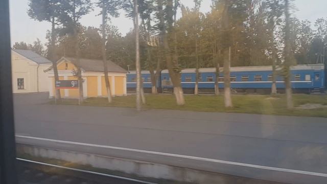 Фирменный поезд Псков - Москва прибывает на Станцию Дно. смотреть онлайн