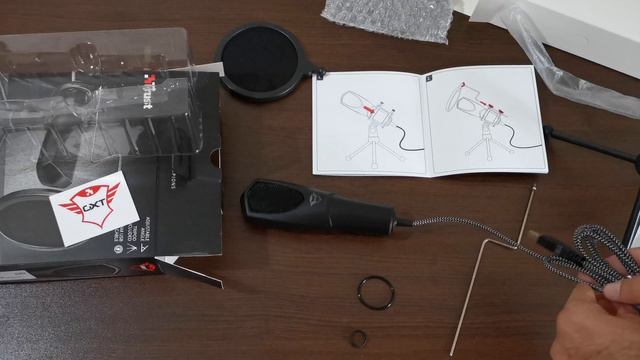 Unboxing на Микрофон TRUST GXT 232 MANTIS смотреть онлайн