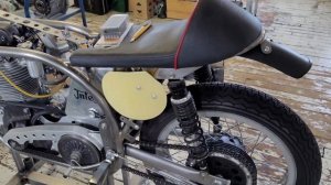 Yamaha YZF R1 Обслуживание / Замена сальников вилки, масла, тормозных колодок и тормозной жидкости.