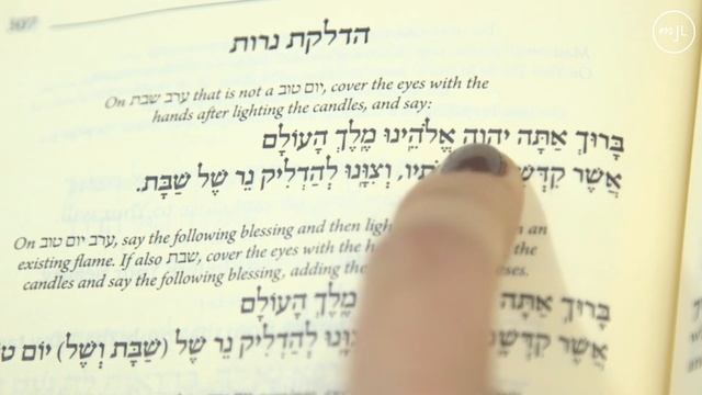 Shabbat Candles Blessing: How to Say This Jewish Prayer смотреть онлайн