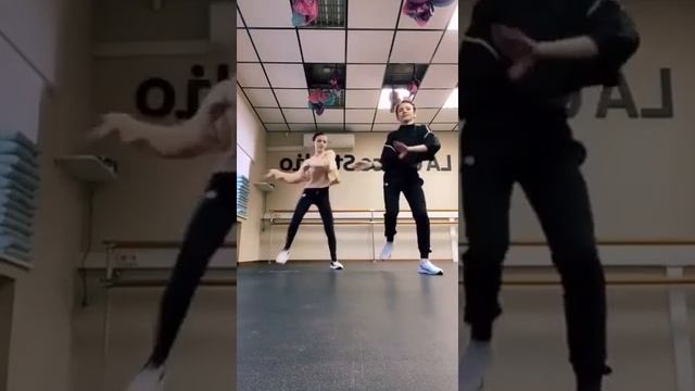 Anna Shcherbakova and Daria Usacheva in other dance studio смотреть онлайн