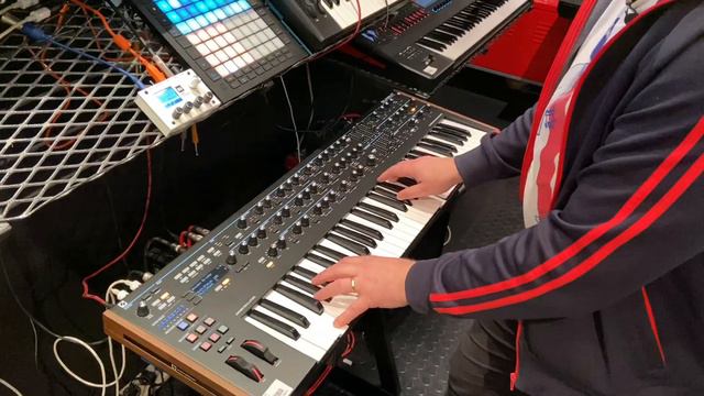 Novation Summit Demo by Chris Calcutt смотреть онлайн