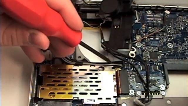 Macbook Pro 15" Repair -Magsafe Board Removal смотреть онлайн