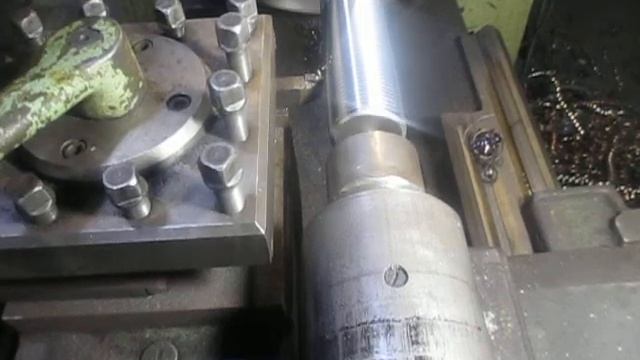 Нарезка резьбы М80 шаг 6 на ДИП 400 смотреть онлайн