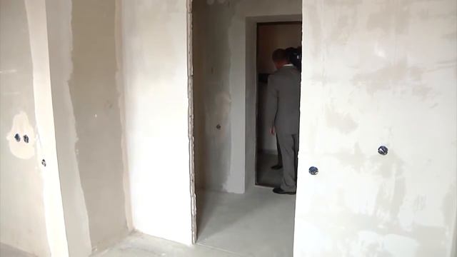 Шувалов   Квартира 20 кв м это смешно  Помощник Шувалова учит прессу