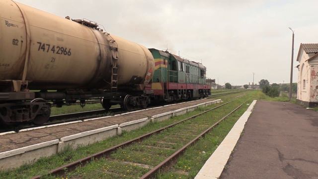 Тепловоз ЧМЭ3-2408 на ст. Фaлешть / CME3-2408 at Falesti station смотреть онлайн