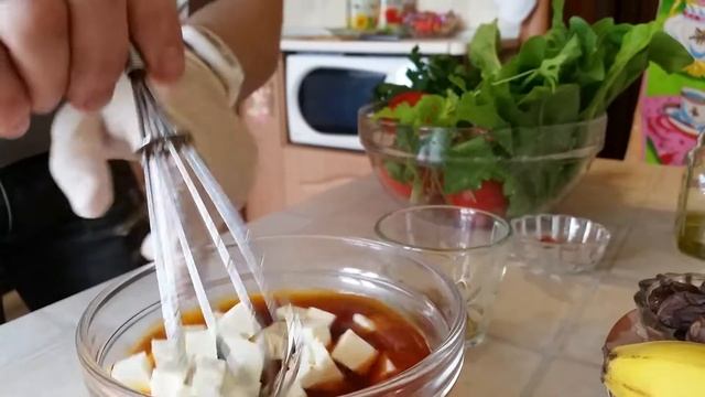 Томаты со щавелем и брынзой. смотреть онлайн