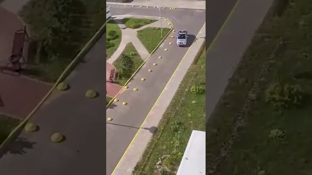 Электросамокатчик VS полиция смотреть онлайн