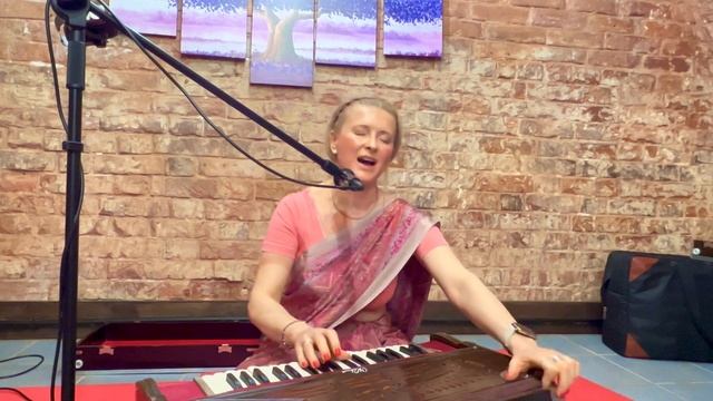 Юлия - киртан, апрель 2023г. #kirtan #киртан #yoga #харекришна #мантра #krishna #mantrа #krishna