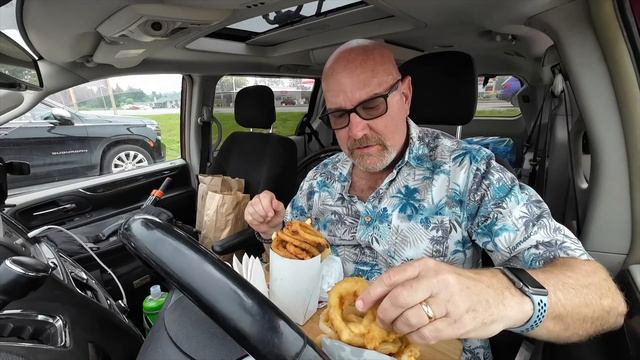 WHOSE BURGER'S BETTER? Superburger Vs Champ Burger • Thanks for Lunch Rob смотреть онлайн