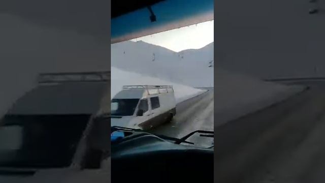 Дорога Ош - Бишкек перевал Тоо - Ашуу 09.04.2020 год смотреть онлайн