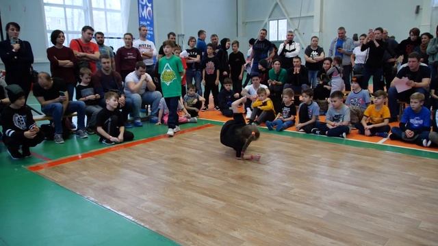 bgirl Sonik vs bboy Atom top16 - брейкданс чемпионат г.Королев смотреть онлайн