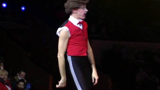 Донецкий цирк "Космос" (Ёлки 2020/2021) - реприза Платочек смотреть онлайн