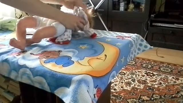 Переодевание Артёма.Готовимся к дневному сну. смотреть онлайн