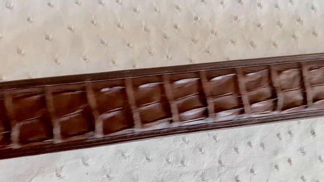 Ремень мужской, из рельефной части натуральной кожи крокодила.