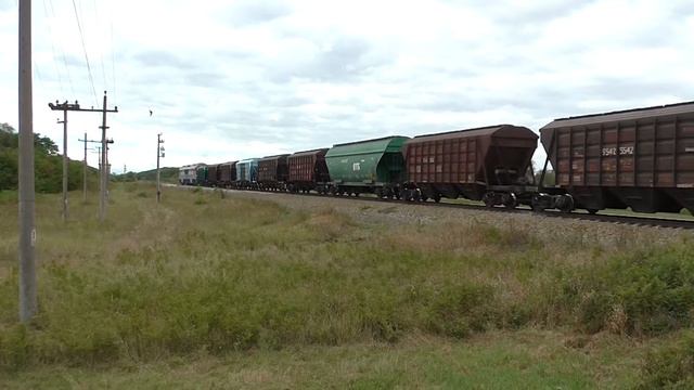 Тепловоз 2тэ116у - 0257 с тяжёлым грузовым поездом на перегоне ст. Передовой - Изобильная смотреть онлайн