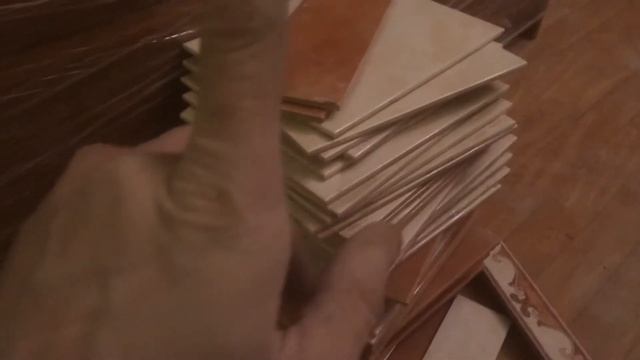 Саморемонт 1. Очистка плитки от старого клея, герметик, грунтовка стен смотреть онлайн