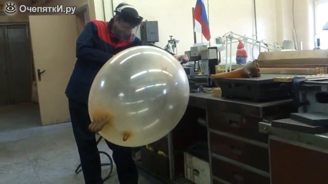 Крепкая резиновая перчатка смотреть онлайн