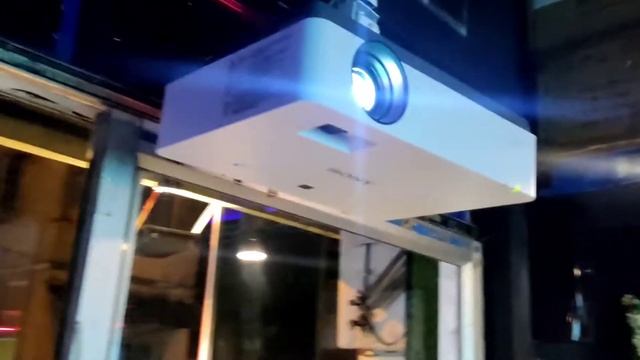 Sony VPL Ew575 Projector