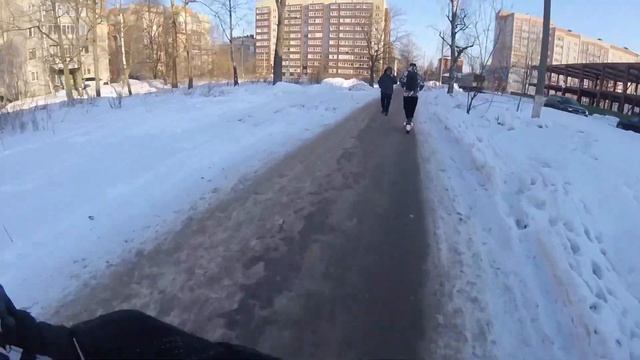 Зимой по реке Вологде на электросамокатах смотреть онлайн