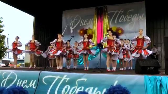 ТАНЕЦЬ З РУШНИКАМИ АНТРЕ смотреть онлайн