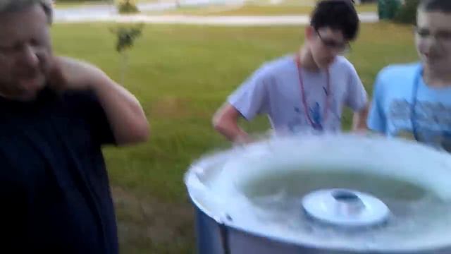 Chip Foose Makes Cotton Candy With The Tornado Cotton Candy Machine! смотреть онлайн