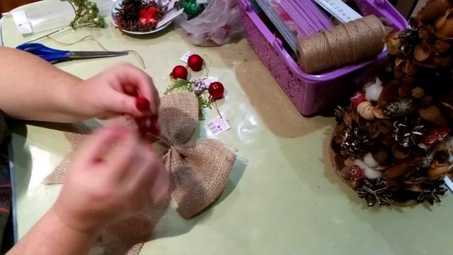 Бант своими руками к Новому году из мешковины. DIY Christmas craft смотреть онлайн