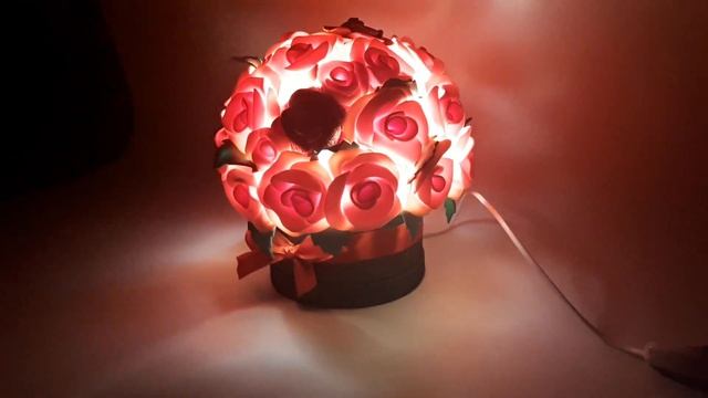 Светильник ручной работы Розы в шляпной коробке смотреть онлайн