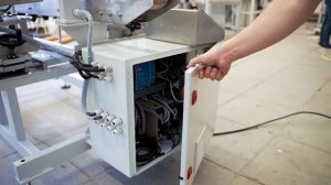 ЭТИКЕТИРОВОЧНЫЙ АВТОМАТ ЭМ6  Нанесение 2х самоклеящихся этикеток  Производительность 6000 этчас